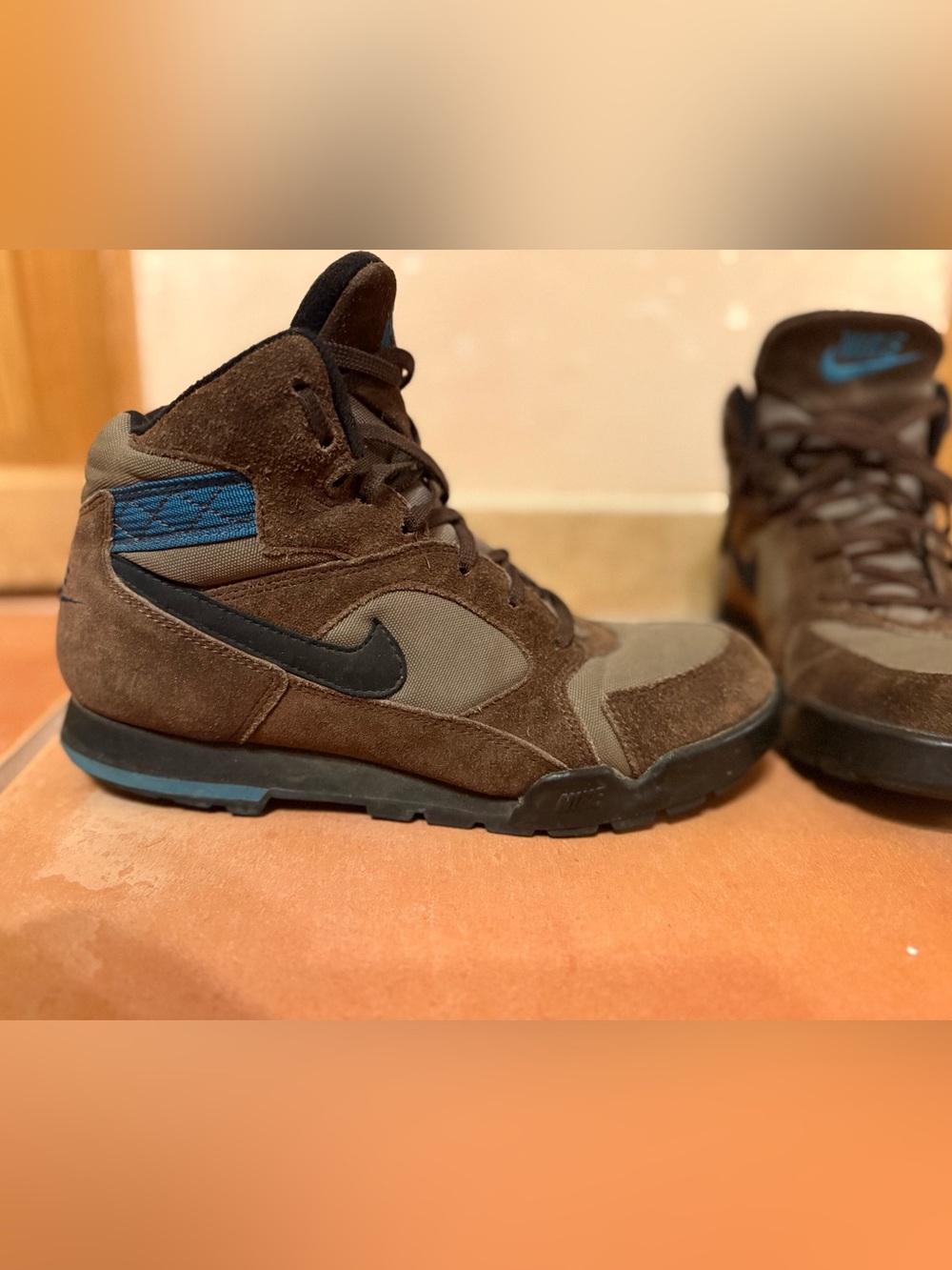 Nike VTG Caldera hiking boot sneakers